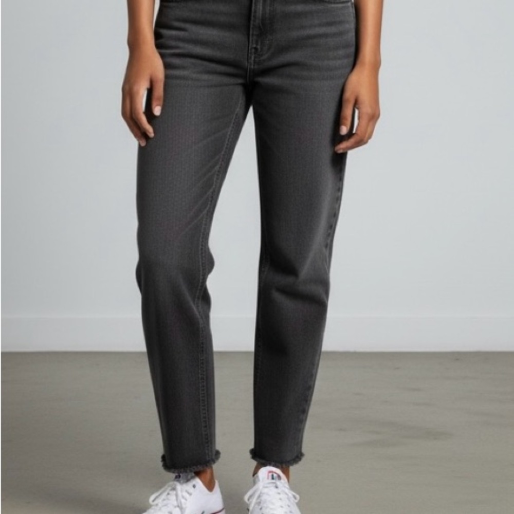 Edwin Women's Straight Leg Jeans in Charcoal